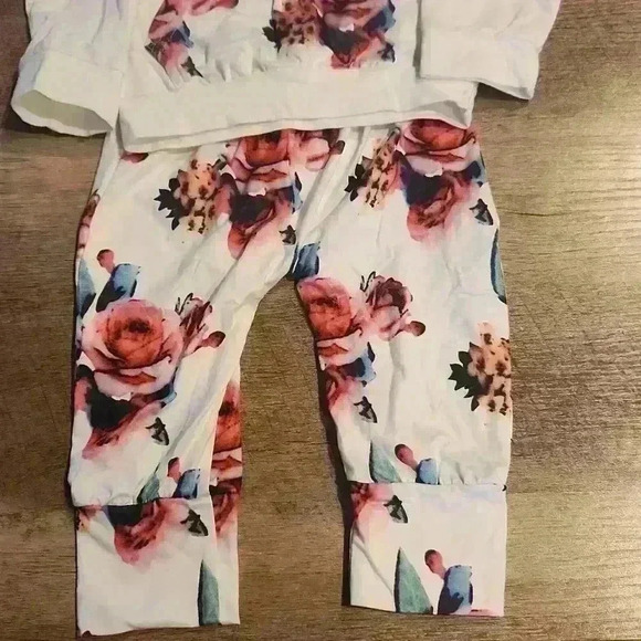 Hooded Sweatsuit Size. 6-12 Months - Picture 3 of 3